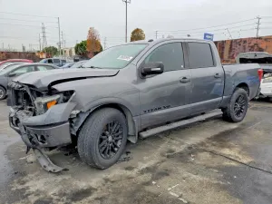 Nissan Titan PLATINUM RESERVE 5.6L 8 2019