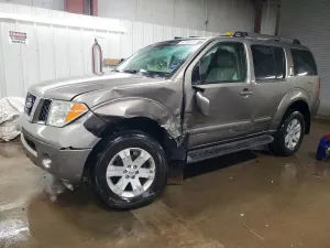Nissan Pathfinder LE 4.0L 6 2005