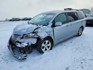 Toyota Sienna LE 3.5L 6 2015