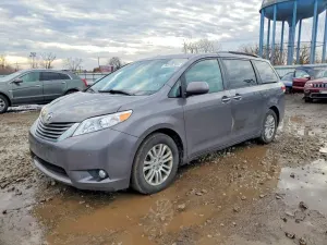 Toyota Sienna XLE 3.5L 6 2011