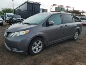 Toyota Sienna LE 3.5L 6 2015