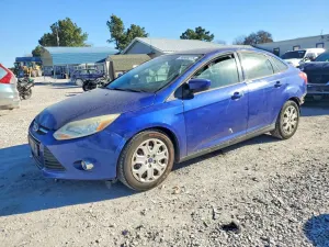 Ford Focus SE 2.0L 4 2012