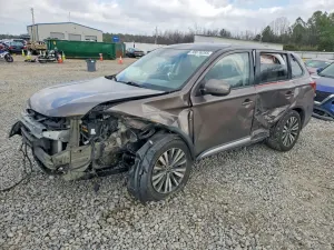 Mitsubishi Outlander SE 2.4L 4 2020