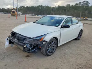 Nissan Altima SR 2.0L 4 2023