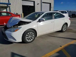 Toyota Camry LE 2.5L 4 2015
