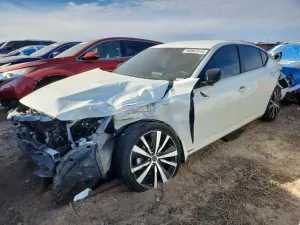 Nissan Altima SR 2.5L 4 2022