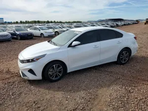 Kia Cerato / Forte / K3 LX 2 L 4 2023