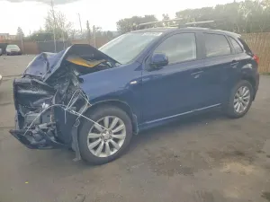 Mitsubishi Outlander SE 2.0L 4 2011