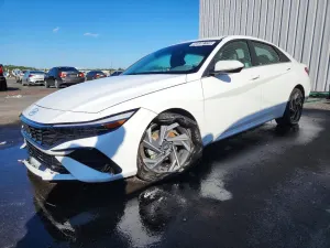 Hyundai Elantra 2.0L 4 2025