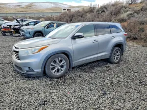 Toyota Highlander LE 3.5L 6 2015