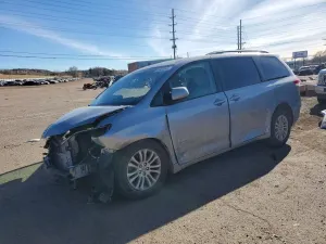 Toyota Sienna XLE 3.5L 6 2012