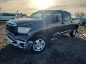 Toyota Tundra CREWMAX SR5 5.7L 8 2011