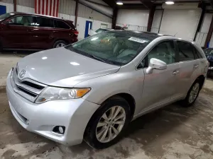 Toyota Venza LE 2.7L 4 2013