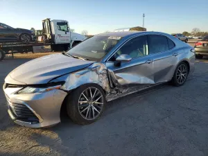 Toyota Camry XLE 2.5L 4 2024