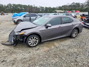 Toyota Camry LE 2.5L 4 2022