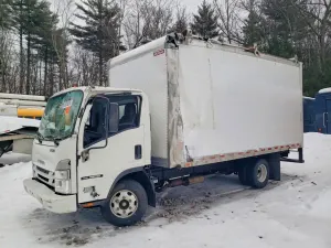 Isuzu NPR 6.6L 8 2024