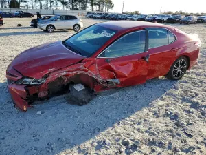Toyota Camry SE 2.5L 4 2020