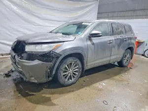 Toyota Highlander SE 3.5L 6 2017