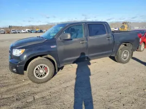Toyota Tundra CREWMAX SR5 5.7L 8 2011