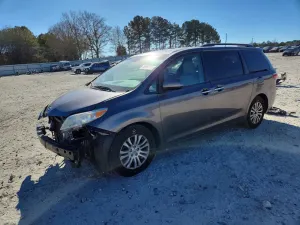 Toyota Sienna XLE 3.5L 6 2015