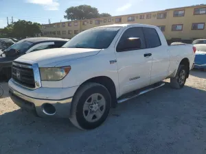 Toyota Tundra DOUBLE CAB SR5 5.7L 8 2013