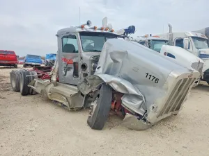 Peterbilt 389/520 15.0L 6 2023