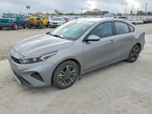 Kia Cerato / Forte / K3 LX 2 L 4 2023
