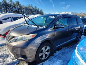 Toyota Sienna LE 3.5L 6 2017