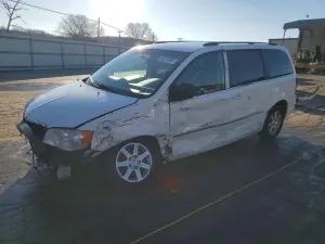 Chrysler Town & Country TOURING 3.8L 6 2010