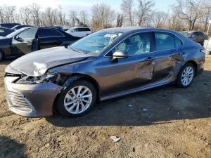 Toyota Camry LE 2.5L 4 2024