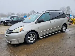 Toyota Sienna CE 3.3L 6 2004