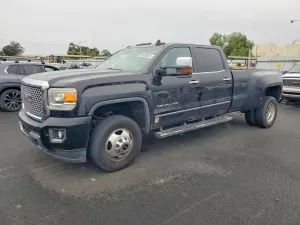 GMC Sierra K3500 DENALI 6.6L 8 2015