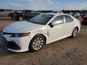 Toyota Camry LE 2.5L 4 2024