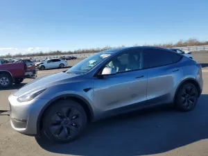 Tesla Model Y 2025