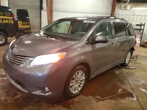 Toyota Sienna XLE 3.5L 6 2014