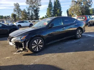 Nissan Altima SV 2.5L 4 2021