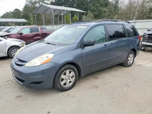 Toyota Sienna CE 3.5L 6 2010