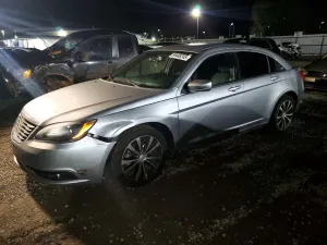 Chrysler 200 TOURING 3.6L 6 2013