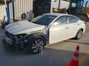 Nissan Altima S 2.5L 4 2020