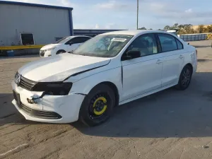 Volkswagen Jetta BASE 2.0L 4 2014
