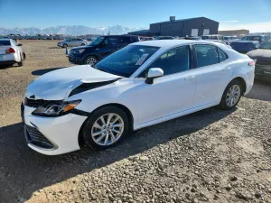 Toyota Camry LE 2.5L 4 2021