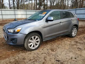 Mitsubishi Outlander ES 2.0L 4 2015