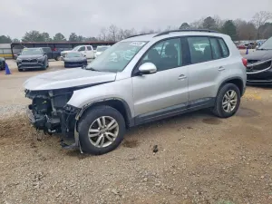 Volkswagen Tiguan S 2.0L 4 2015