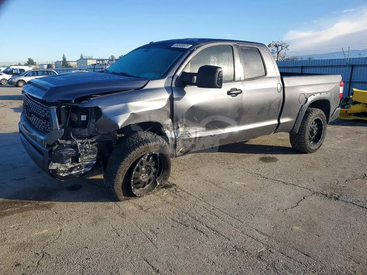 Toyota Tundra DOUBLE CAB SR 5.7L 8 2019