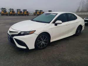 Toyota Camry SE 2.5L 4 2021