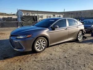 Toyota Camry LE 2.5L 4 2023
