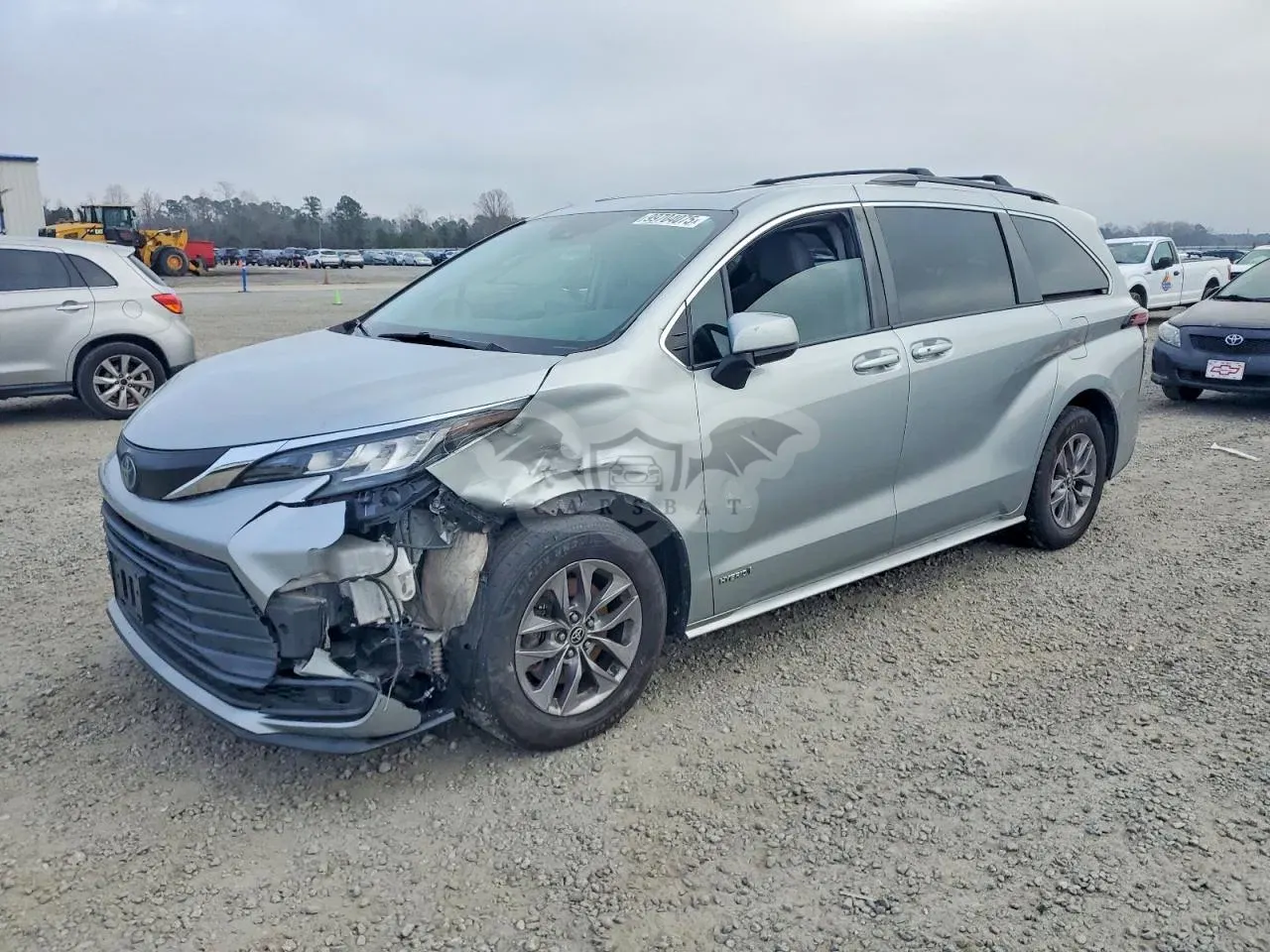 Toyota Sienna LE 2.5L 4 2021