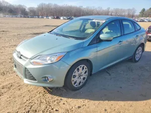 Ford Focus SE 2.0L 4 2012