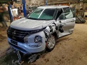 Mitsubishi Outlander 2.4L 4 2025