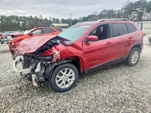 Jeep Cherokee LATITUDE 2.4L 4 2015